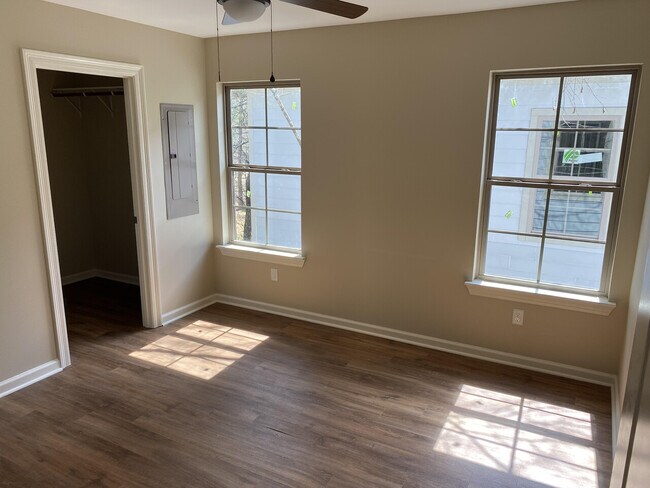 Foto del edificio - Fox Creek Townhomes