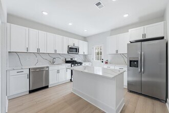 Building Photo - 1205 Hillside Pl