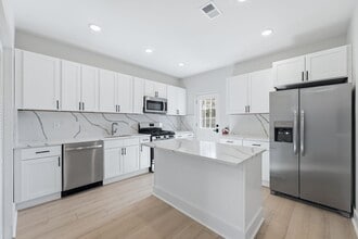 Building Photo - 1205 Hillside Pl