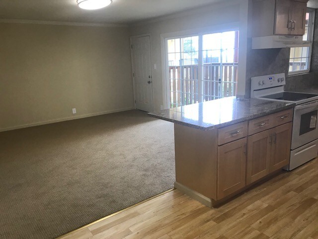 Foto principal - 655 Manor Dr