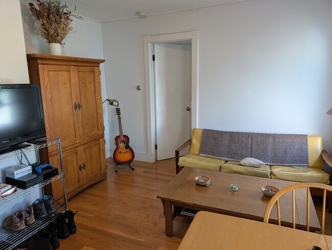 Sala de estar - 36R Otis St