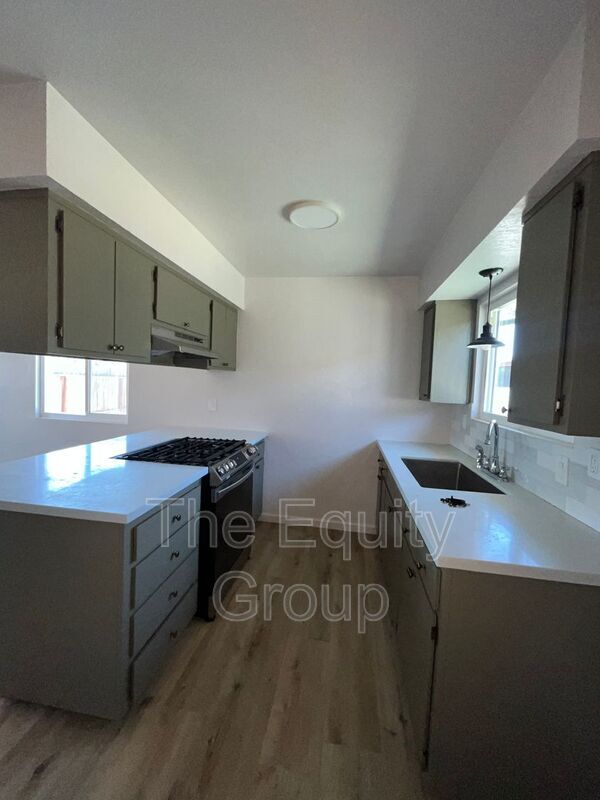 Foto del edificio - 134 E Houston Ave