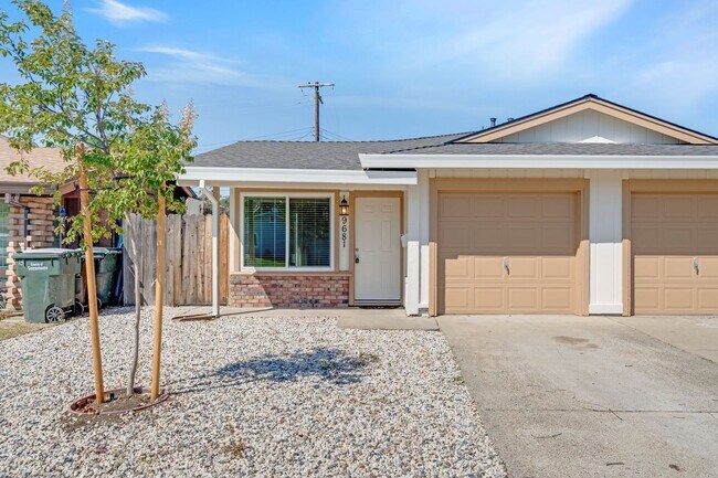 Building Photo - Updated Orangevale Duplex with Private Yard and Garage!