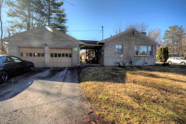 Building Photo - 801 S Eastside Dr