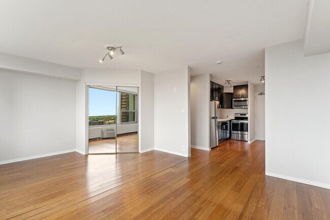 Foto del edificio - 3600 N Lake Shore Dr