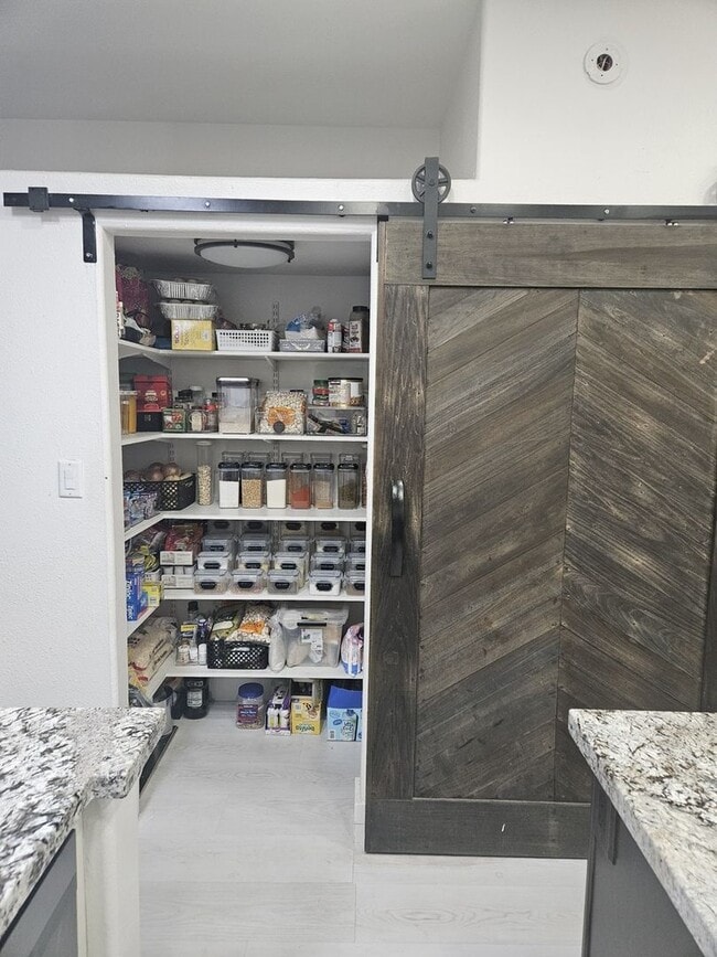 Foto del edificio - 1350 S Greenfield Rd