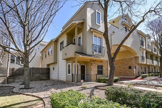 Building Photo - 1115 Kinney Ave