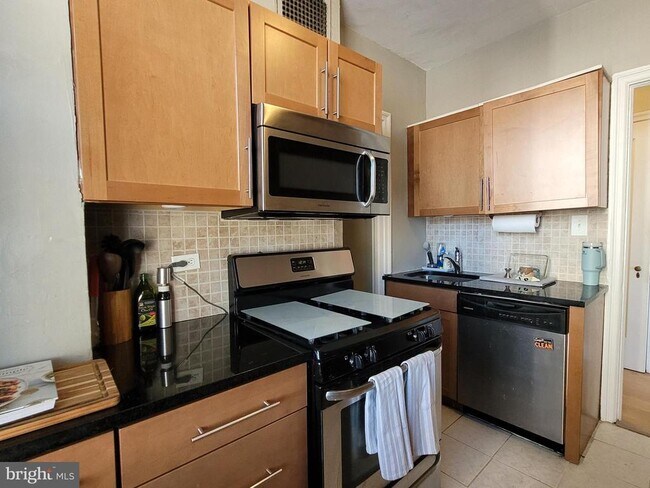 Building Photo - 2031 Locust St