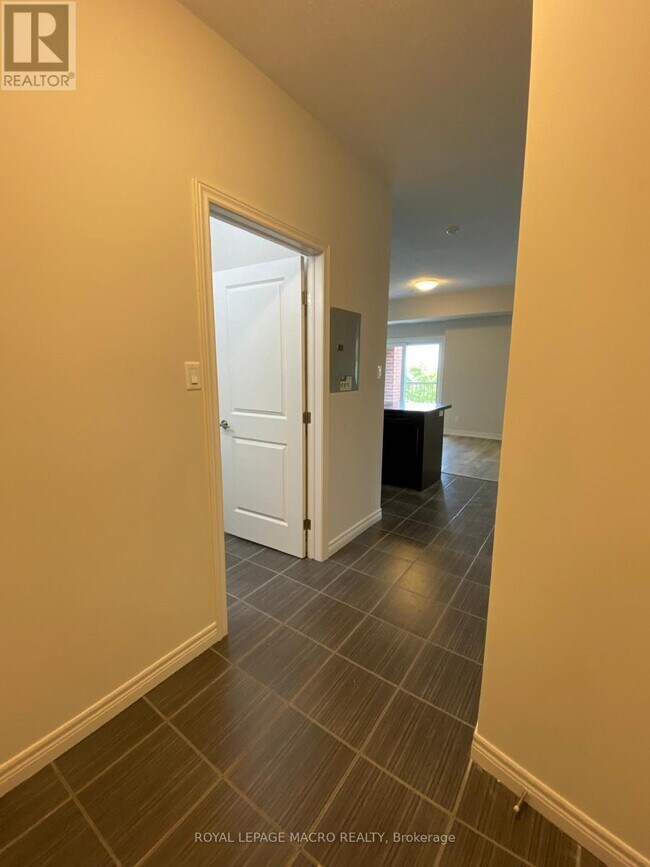 Photo du bâtiment - 3200-3200 Hamilton Regional Rd 56