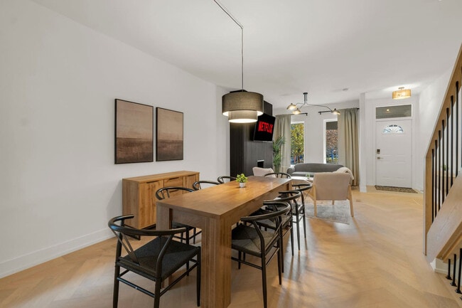 Photo du bâtiment - 24 Denison Square