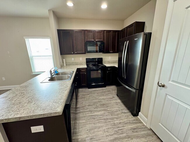 Foto del edificio - 5736 Callaway Cir