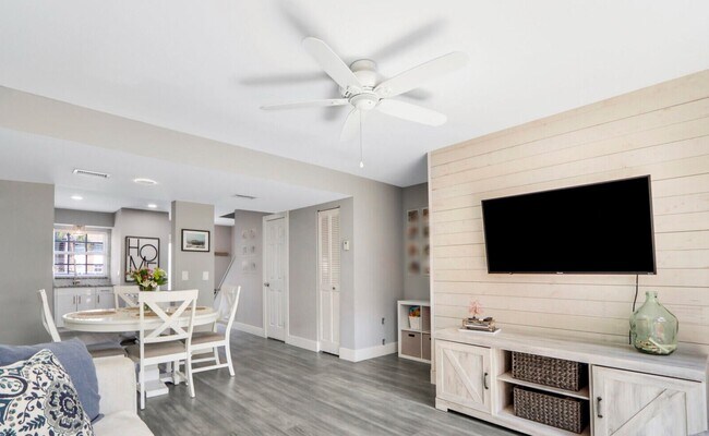 Foto del edificio - 413 N Cypress Dr