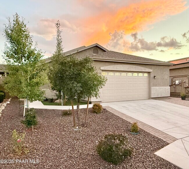 Foto del edificio - 5768 N Thornberry Dr