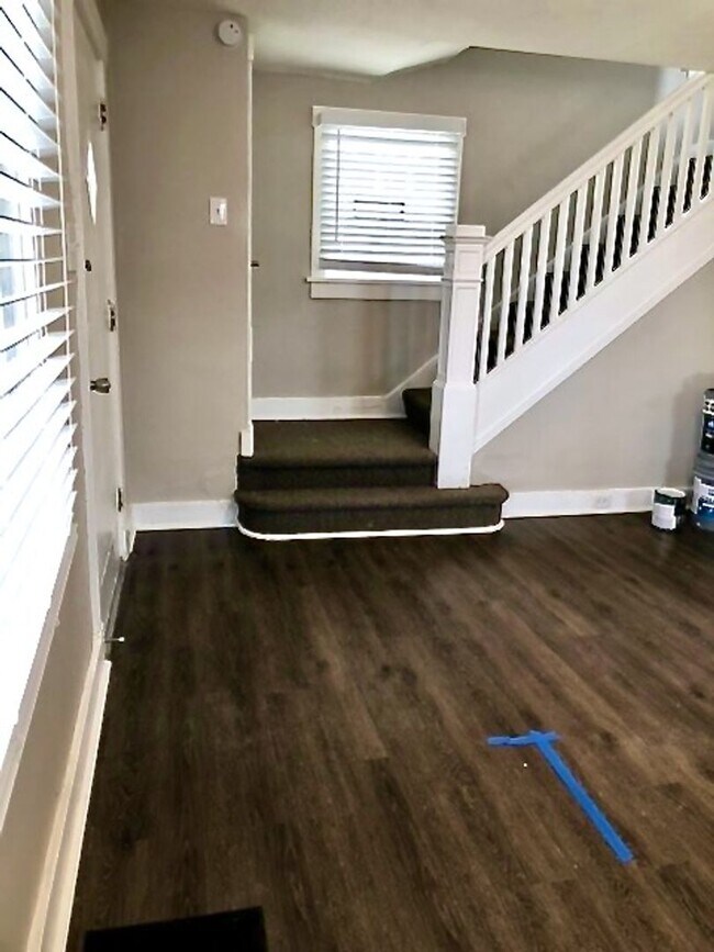 Foto del edificio - *** Swissvale * Beautiful & Spacious 4 Bedroom / 2 Bath House * Large Fenced in Backyard * Pet Fr...