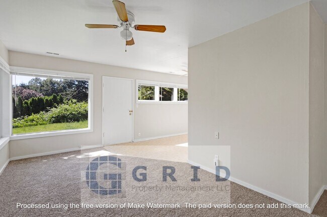 Building Photo - Charming 2 Bedroom Bungalow Available in N...