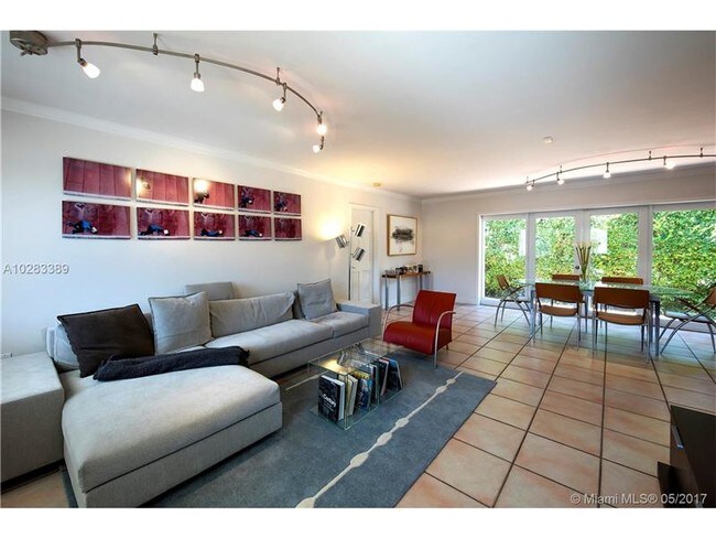 Foto del edificio - 10110 E Broadview Dr