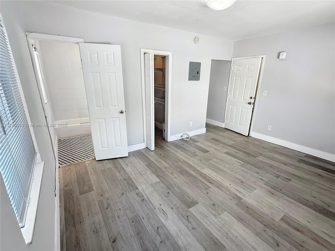 Primary Photo - 6647 SW 59th Pl
