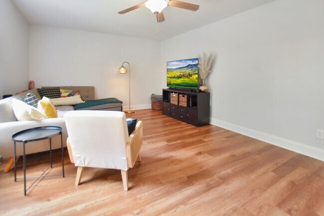 Foto del edificio - Pet Friendly Three Bedroom!