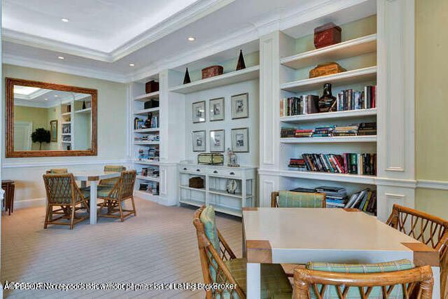 Familia/Biblioteca - 100 Worth Ave
