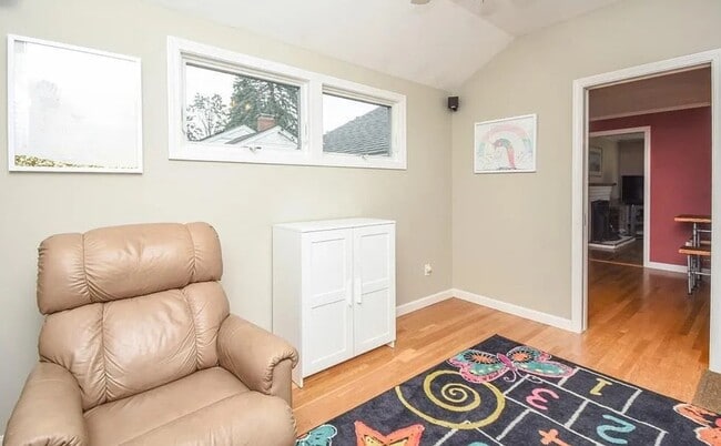 Building Photo - 19 Beatty St