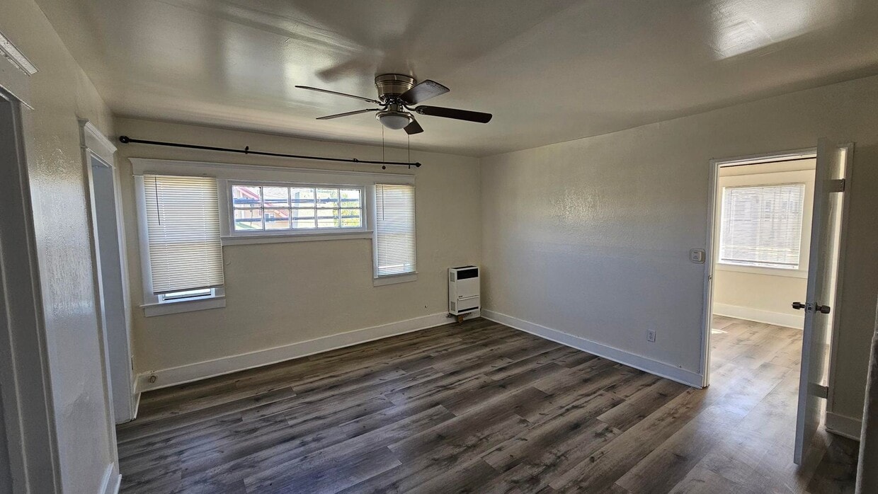 Foto principal - **519 E 17th St Long Beach** Upstairs 2 be...