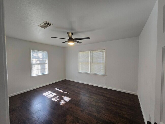 Foto del edificio - 1601 S 35th St