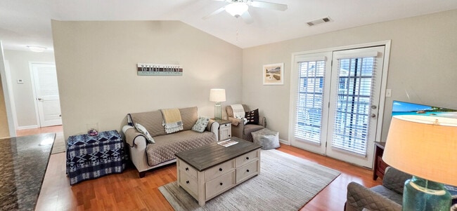 Building Photo - 2421 Beachview Dr