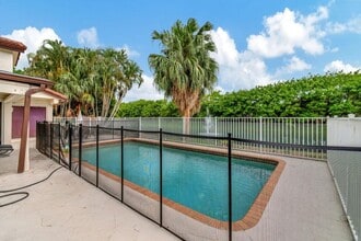 Building Photo - 7883 Villa Nova Dr N