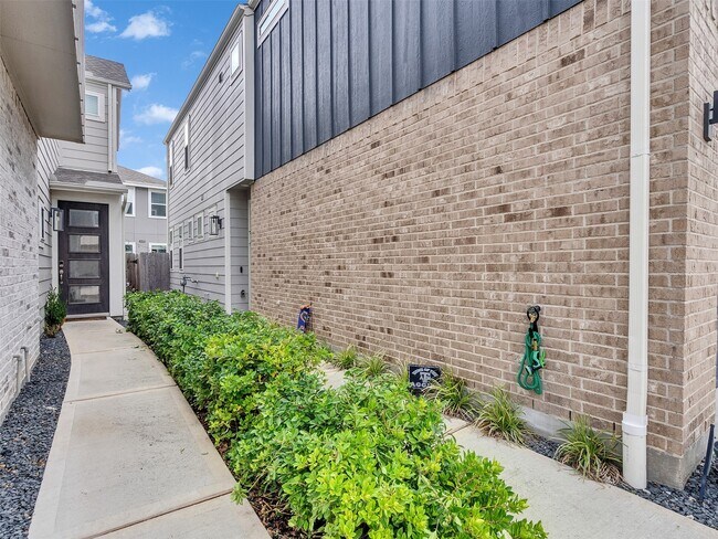 Foto del edificio - 3118 Cloud Forest Ln