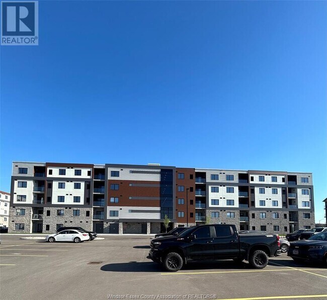 Photo du bâtiment - 2600 Sandwich W Pkwy