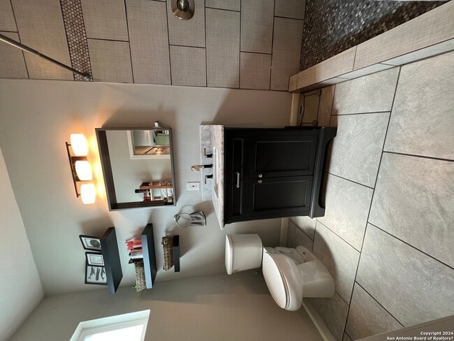 Building Photo - 115 Addax Dr