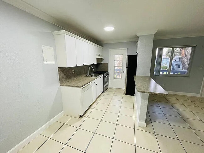 Building Photo - 890 NW 45th Ave