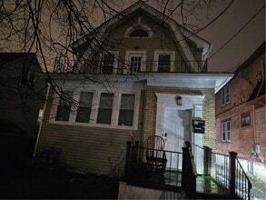 Building Photo - 626 Lisbon Ave