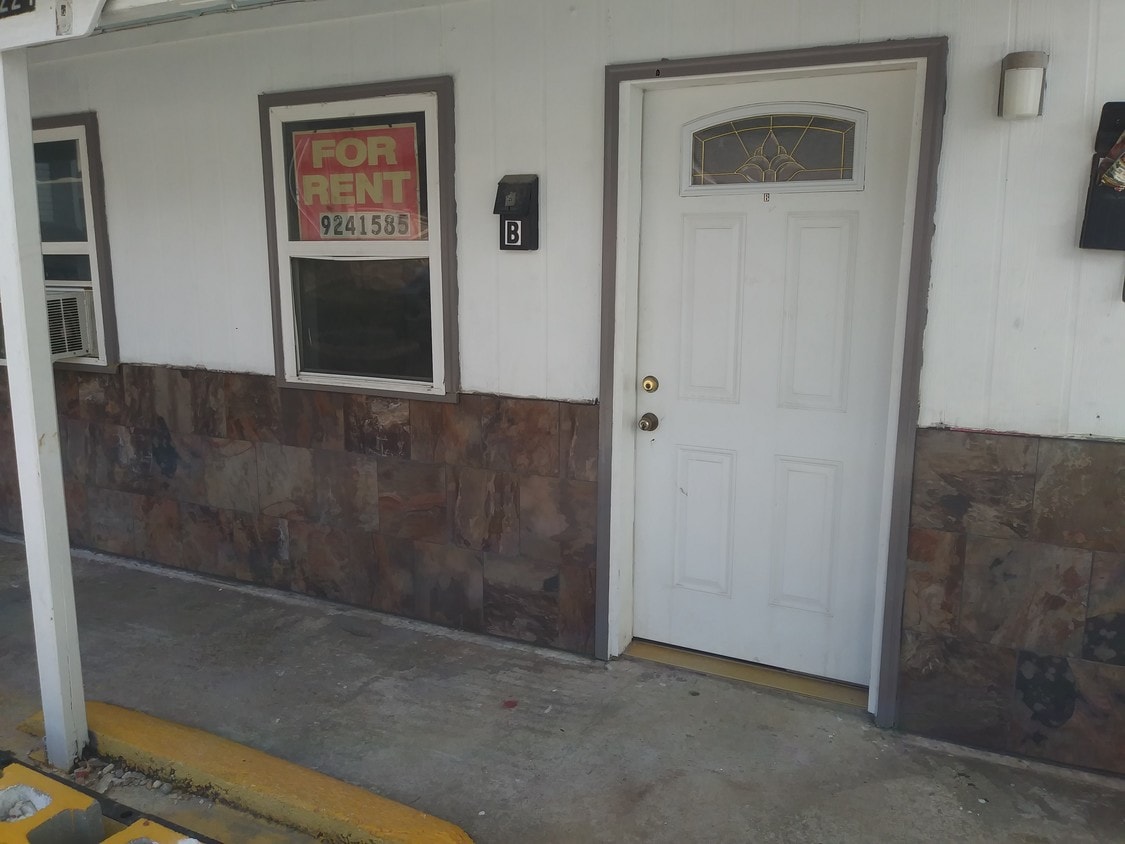Private Downstairs - 4224 Oxford Ave (Baton Rouge, LA)