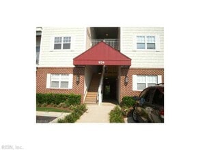 Building Photo - 924 Southmoor Dr