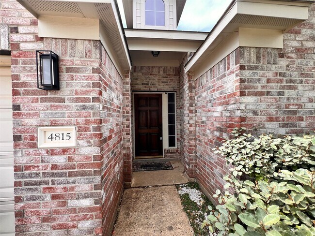 Foto del edificio - 4815 Wilderness Glen Ct