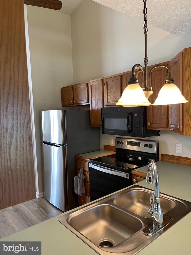 Foto del edificio - 5 Fieldcrest Dr