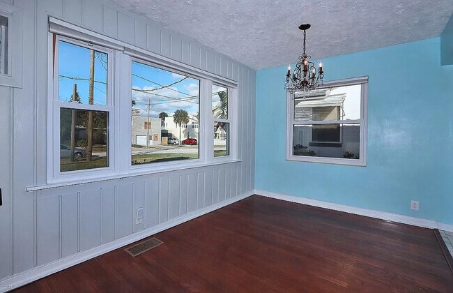 Building Photo - 348 Seaview Ave