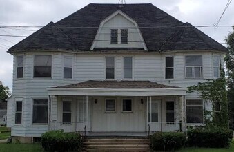 Building Photo - 502 S Walnut Ave