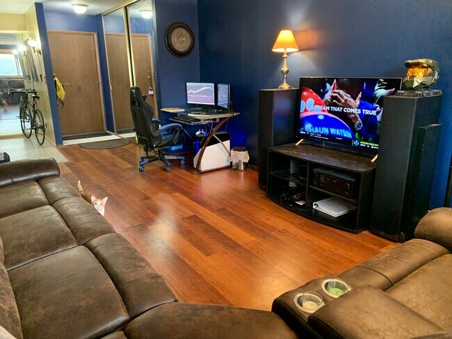 Building Photo - 8521 Lotus Ave