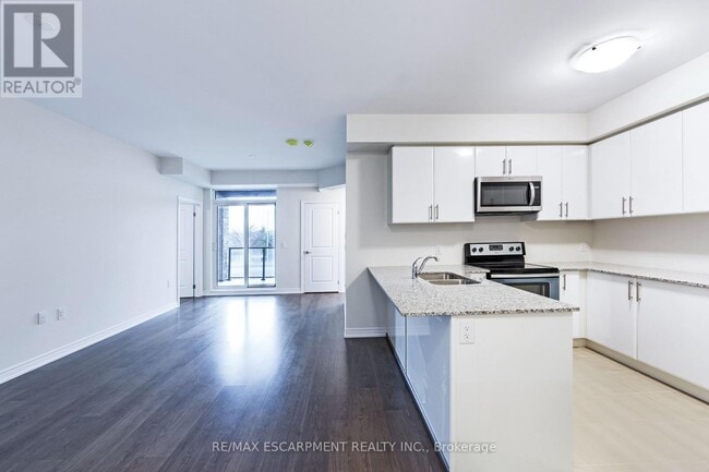 Building Photo - 2393-2393 Bronte Rd