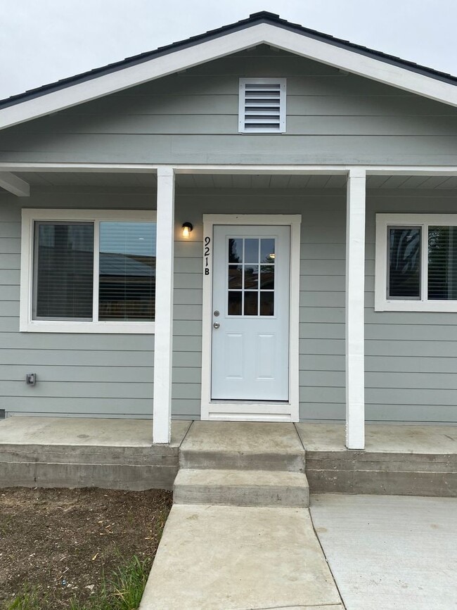 Building Photo - Coming Soon!!! High End Brand New 2Bed/1Bath Backyard Additional Dwelling Available NOW!