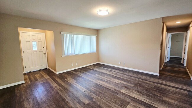 Building Photo - Orangethorpe