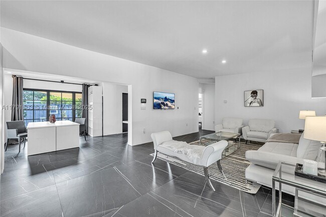 Foto del edificio - 560 NW 116th St