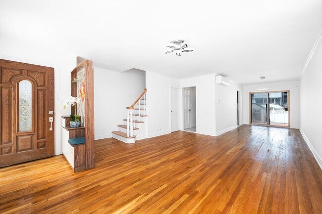 Foto del edificio - 60-12 171st St