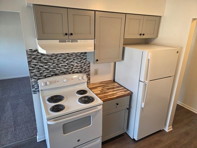 Building Photo - Jamestown Apartments