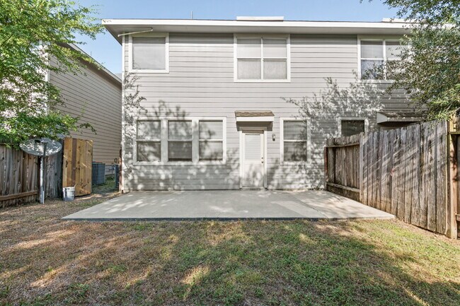 Photo - 3326 PALSTON BEND LN HOUSTON TX 77014 - Well-maintained two-story townhome located in the gated comm