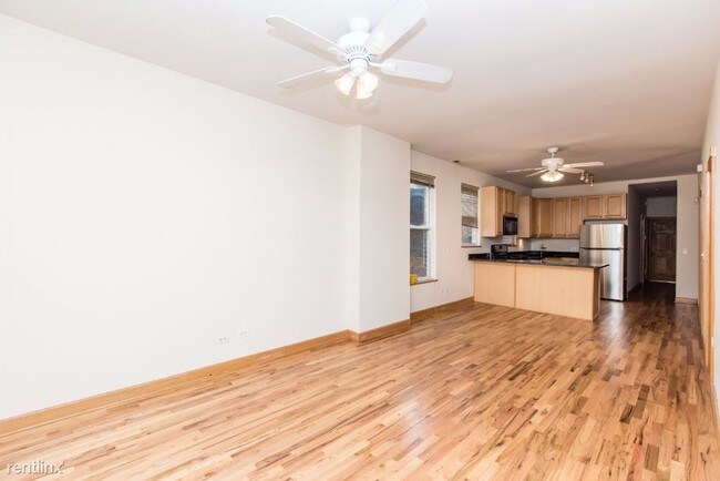 Foto del edificio - 2035 W Webster Ave