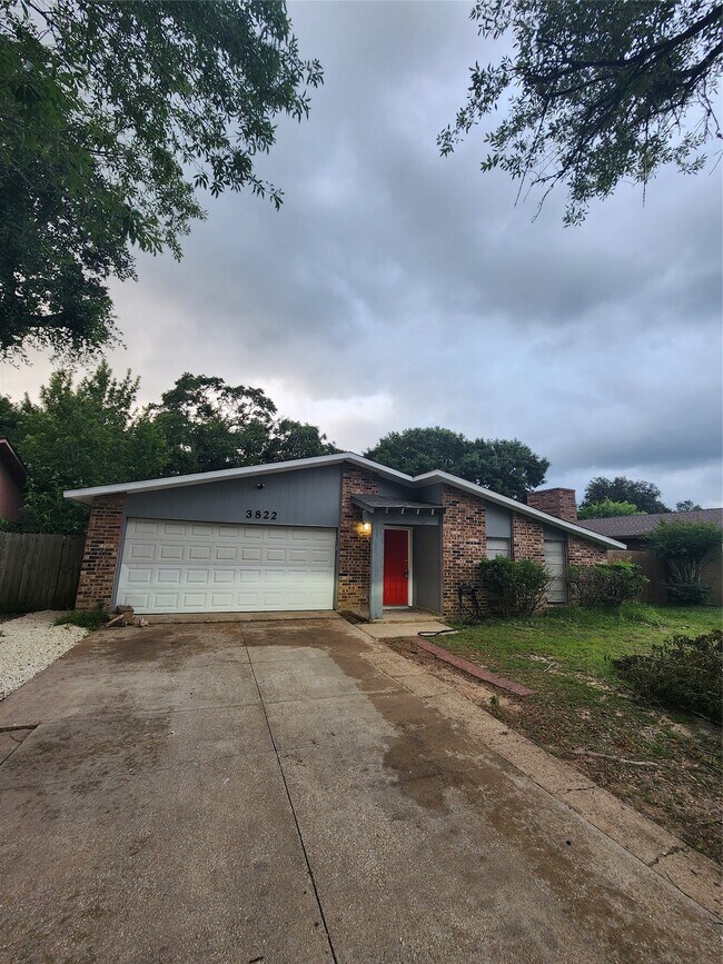Building Photo - 3822 Broken Elm Dr