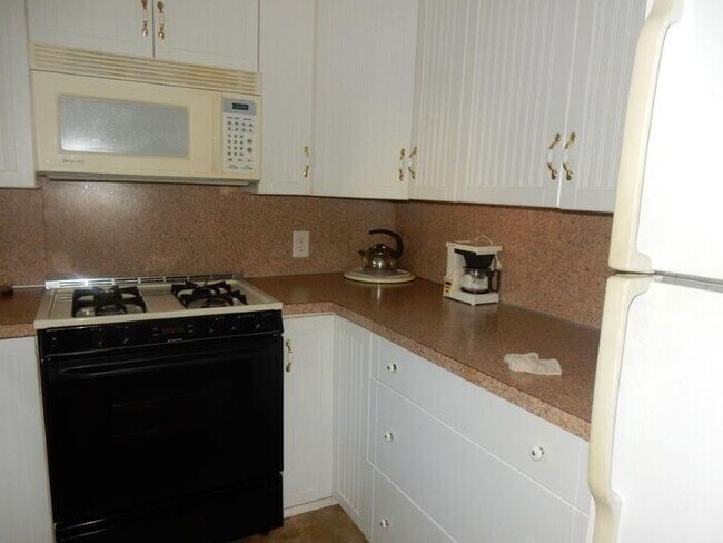 Building Photo - Furnished Apartment Located near Lakebottom!
